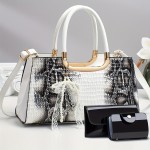A Three-Piece Handbag Set, Spacious And Stylish for Shopping, Featuring Trendy Crocodile Pattern Fabric.